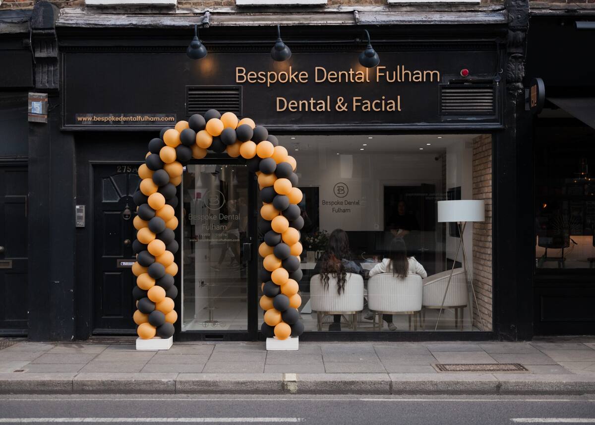 Bespoke Dental Fulham's entrance at 275 New Kings Road
